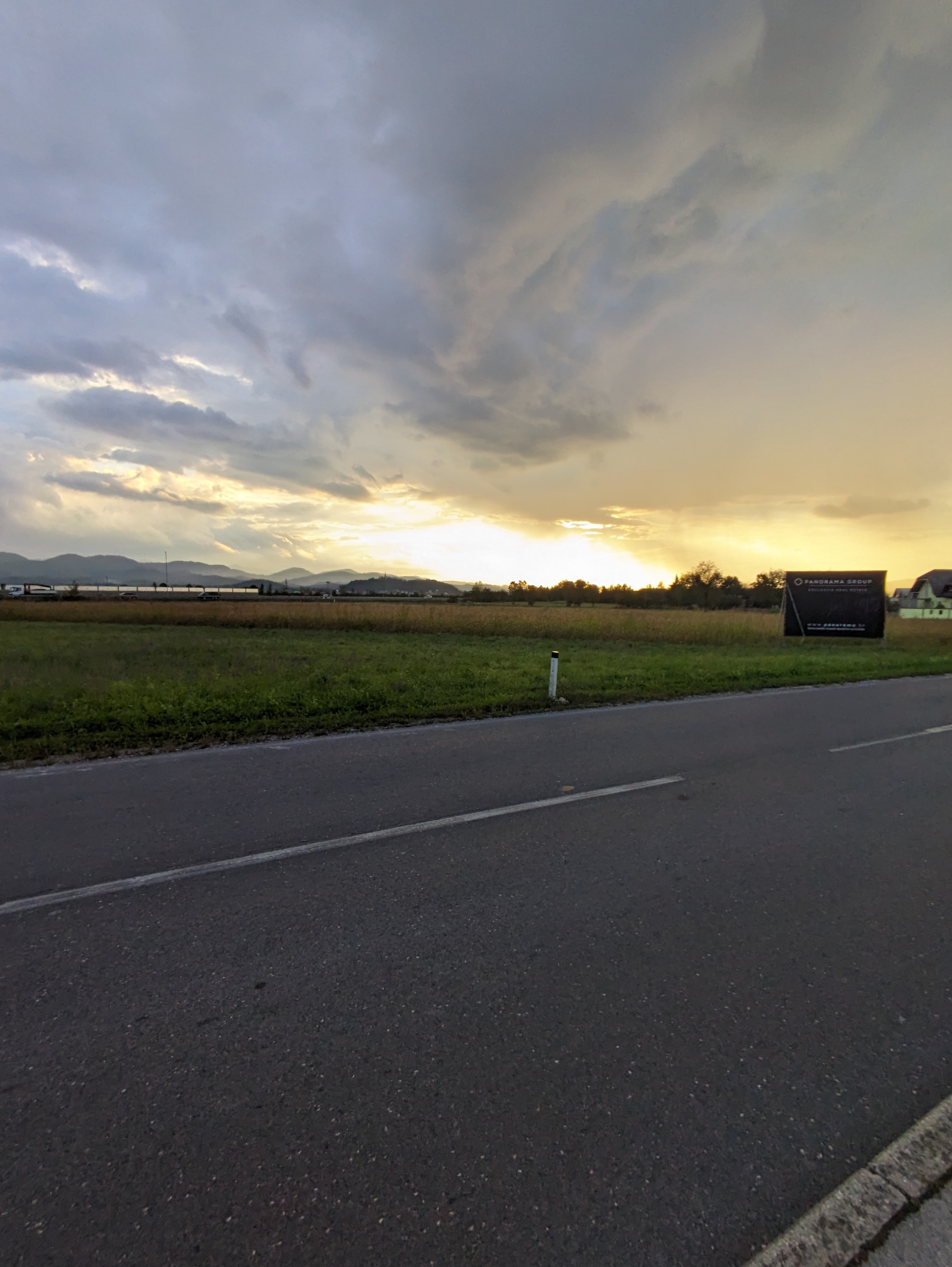 Nevihtno nebo nad Zgornjo Savinjsko dolino. Foto: Filip Eremita.